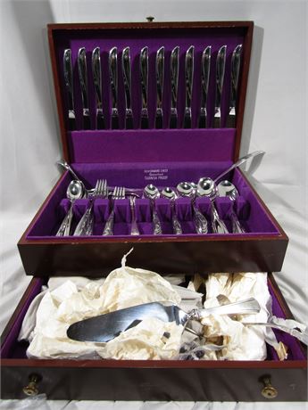 ONEIDA Community Silverware set and Extra Vintage Pieces in Silverware Chest