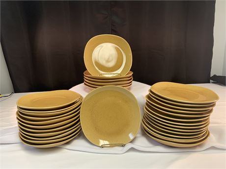 Gold Stoneware 32 Pcs.8" Plates