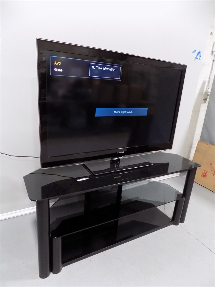 Transitional Design Online Auctions - Samsung LN52B550K1FXZA TV