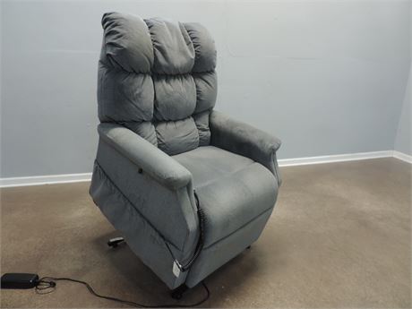 ULTRA COMFORT Power Lift Reclining Chair / Remote