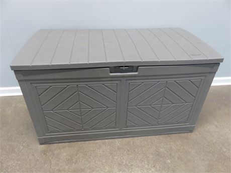 SUNCAST Polymer Outdoor Patio/Deck Box