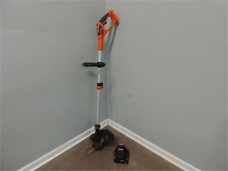 Black & Decker Power + Command Weed Whacker / Charger
