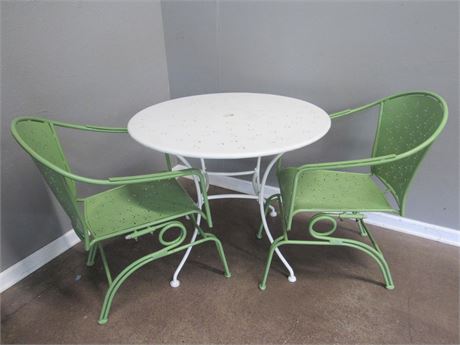 Nice Metal Patio Table and 2 Chairs