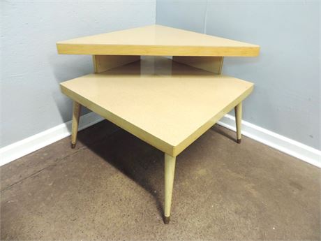 MID-CENTURY MODERN Blonde Corner Table