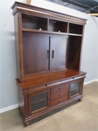 LIBERTY FURNITURE Lighted Entertainment Hutch