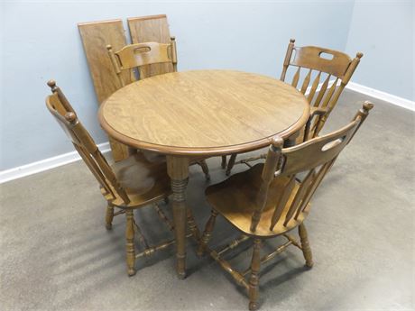 S.BENT & BROS. Colonial Style Dinette Set