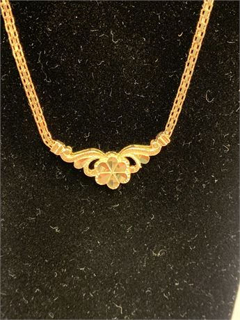 BEAUTIFUL 6 POINT FLORAL DESIGN 14KT YELLOW GOLD NECKLACE