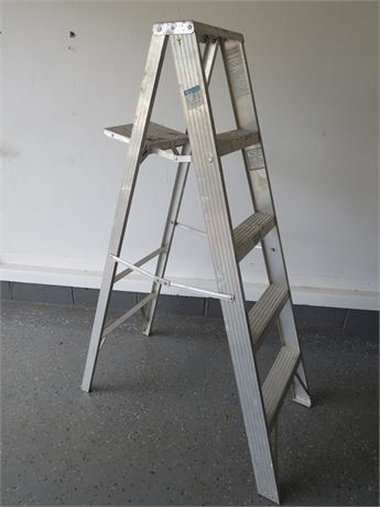 5 ft. Aluminum Step Ladder