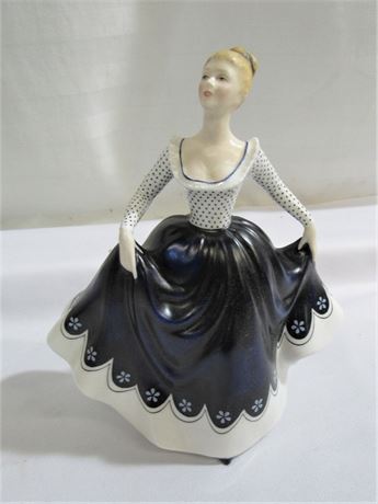 Vintage 1968 Royal Doulton Figurine - Lisa