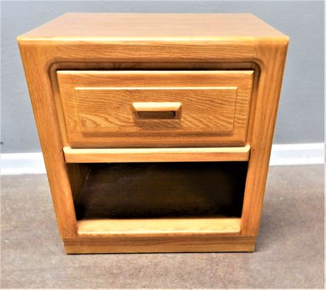 Stanley Traditional Oak Night Stand