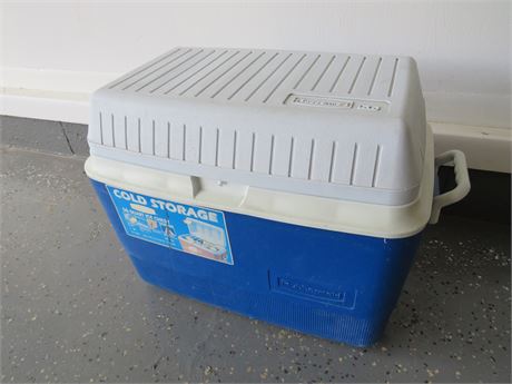 Biddergy - Worldwide Online Auction and Liquidation Services - Rubbermaid  Insulated Cooler