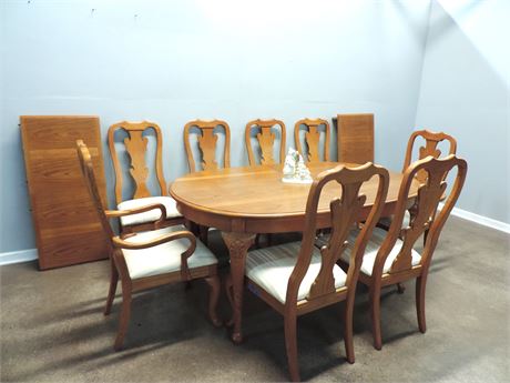 Elegant THOMASVILLE Queen Anne Style Dining Table / Eight Chairs