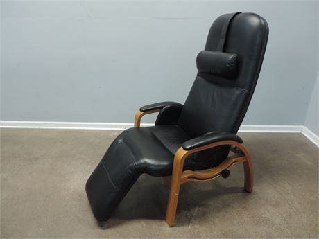 BACKSAVER Leather Adjustable Lounge Chair / Zero Gravity