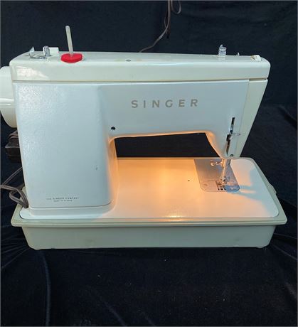 Singer Stylist ZIG-ZAG Sewing Machine and Case