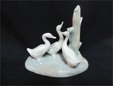 LLADRO NAO 'Group of Ducks' Porcelain Figurine