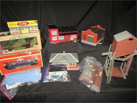 Lionel Model Train Buildings and Accessories