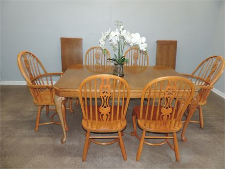 Traditional Dining Table / 6 Chairs / Seven Piece