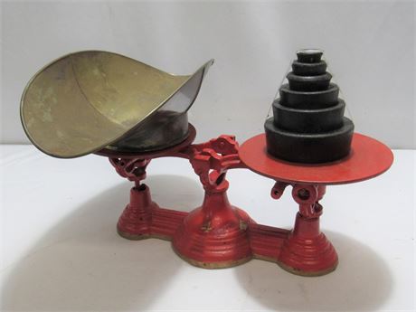 Antique/Vintage 4lbs Cast Iron Balance Scale