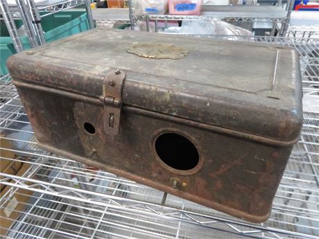 Vintage Atwater Kent Metal Radio Coffin Case