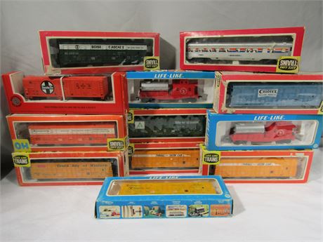 HO Scale Train Cars & Locomotive Collection