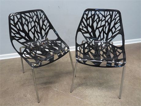 URBANMOD Mid-Century Style Molded Polymer Chairs