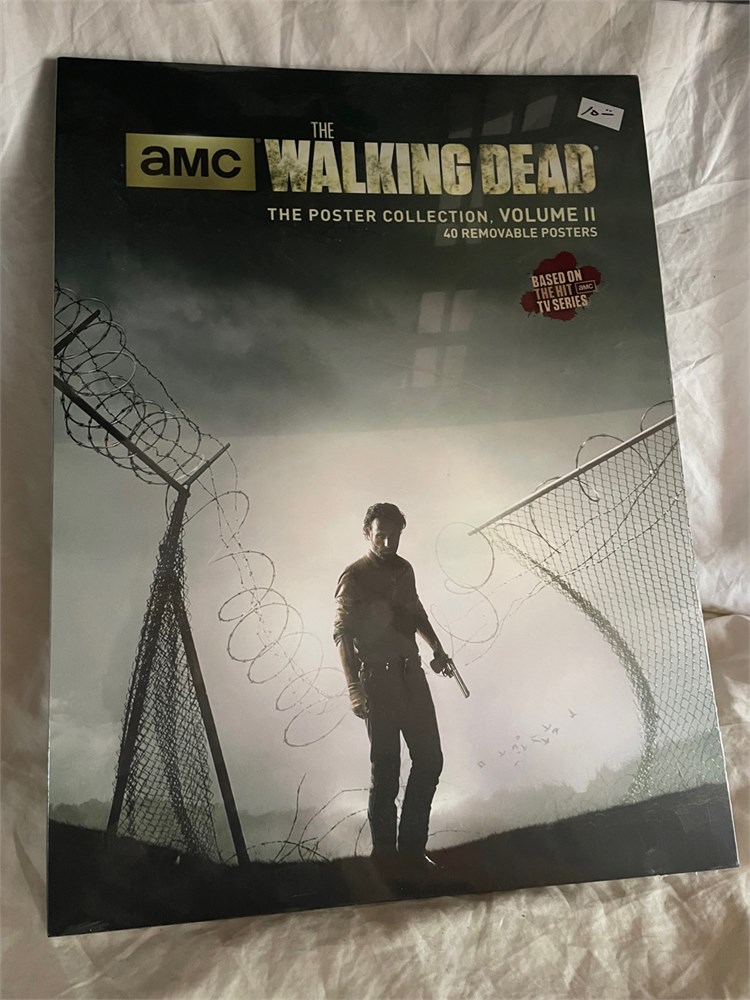 AMC The Walking Dead Poster Collection (40 Removable Posters)