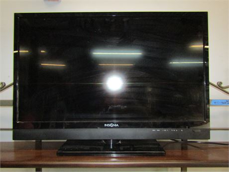 Insignia 32'' Television with Power Cord and Remote