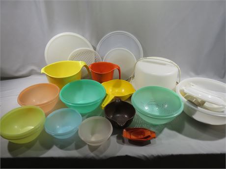 Vintage Tupperware / Rubbermaid Kitchenware Lot
