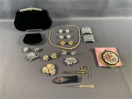 Jewelry/Vintage Assorted Pieces