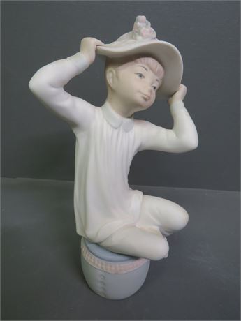 LLADRO Girl With Bonnet Figurine