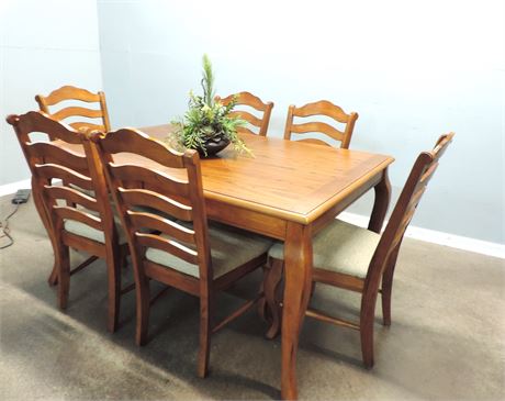 Vintage BROYHILL Dining Table / Chairs