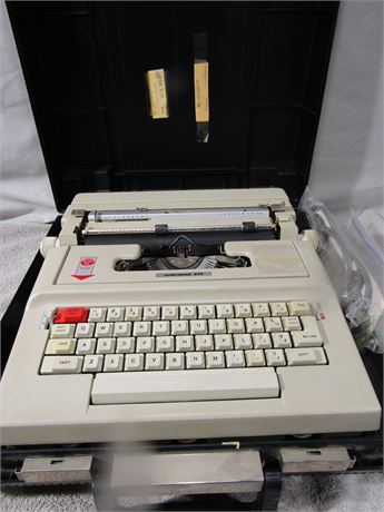 Underwood 670 Electric Typewriter