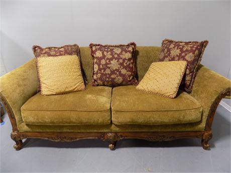 Raymour & Flanigan Roll Arm Couch