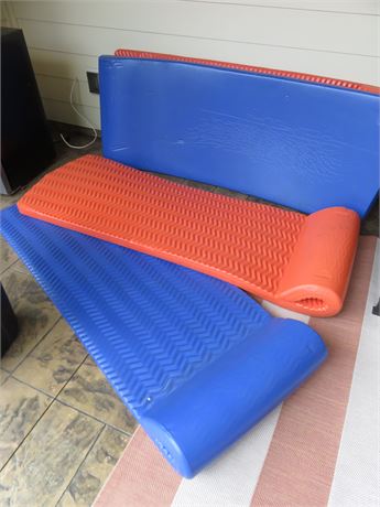 4 FRONTGATE Pool Floats