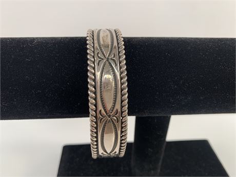 Artisan Navajo Signed David Reeves Hallmark Sterling Silver Cuff Bracelet