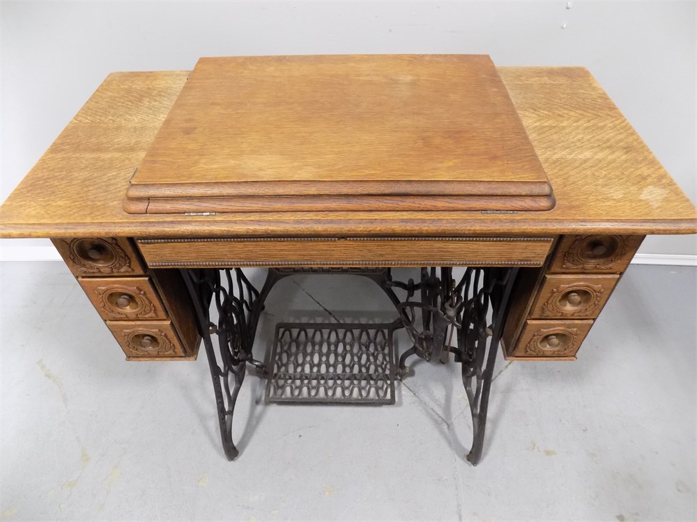 Transitional Design Online Auctions - Antique Singer Sewing Machine ...