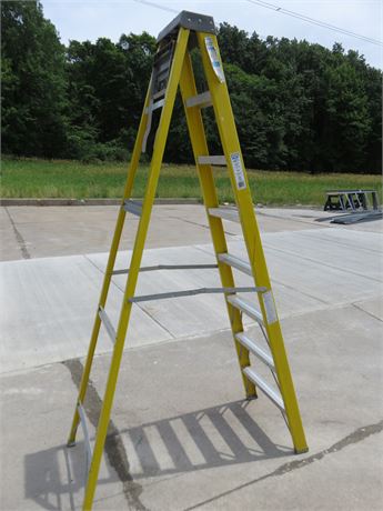 KELLER 8 Ft. Fiberglass Ladder