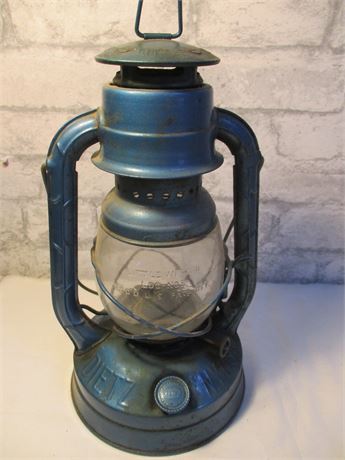 Nice Vintage "DIETZ LITTLE WIZARD" Clear Globe Blue Kerosene Lantern