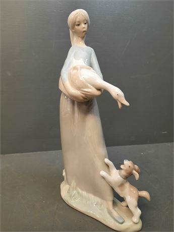 Girl with Goose Lladro