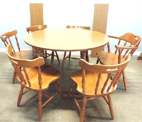 Maple Dining Table / Six Colonial Style Chairs
