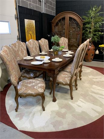 ENDICOTT Breathless Dining Table with Eight Chairs