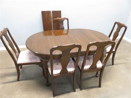 Queen Anne Cherry Dining Table Set