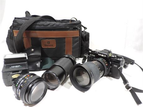 MINOLTA 35mm X - 700 Camera / Flash / Camera Bag