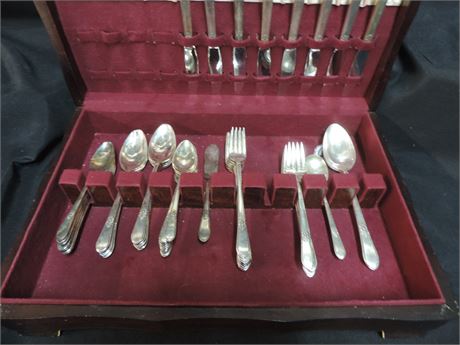 Discontinued ROGERS BROS. Silver Plate ' Adoration' Set / Case