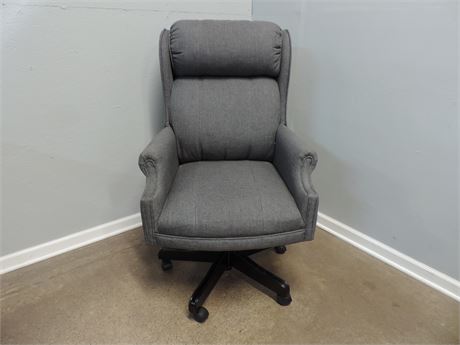 Rolling Executive Swivel Chair
