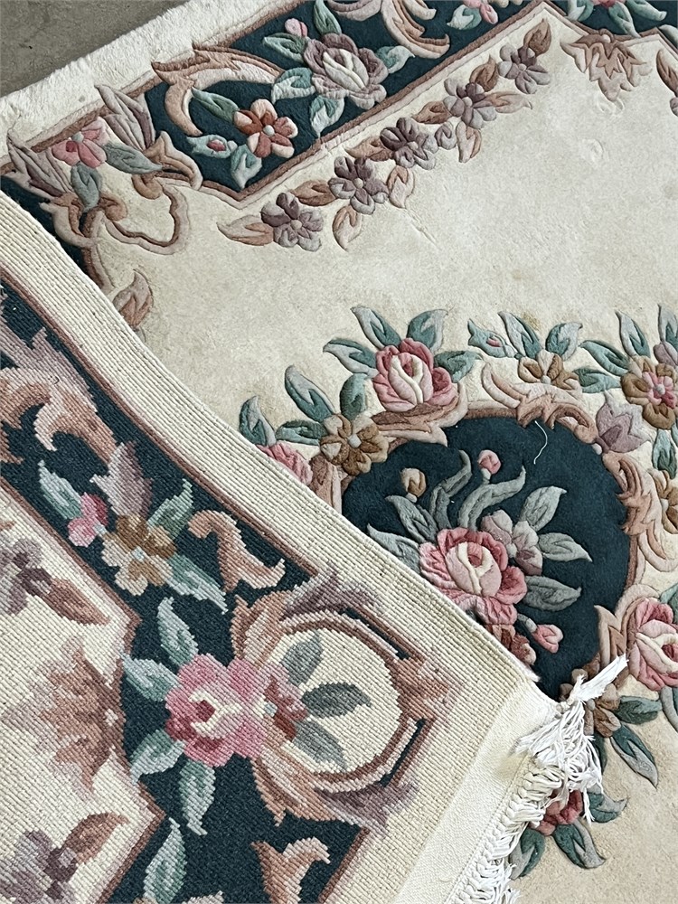 Transitional Design Online Auctions - Traditional Floral Rug