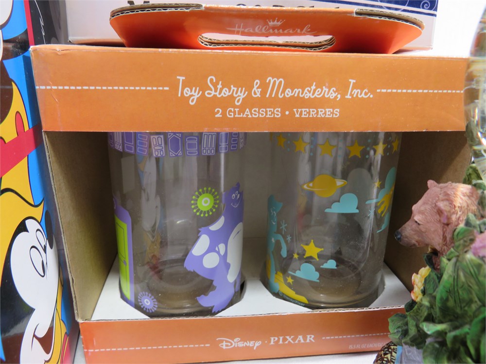 Transitional Design Online Auctions - Disney Collectibles / Snowglobes