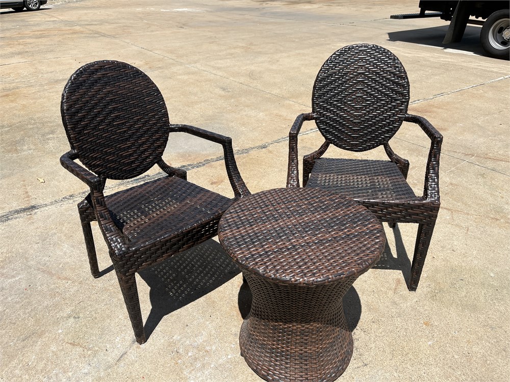 Transitional Design Online Auctions Patio Furniture/Chairs/2/Table