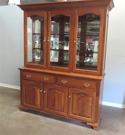 Amish Made Buffet / Hutch / Display Cabinet