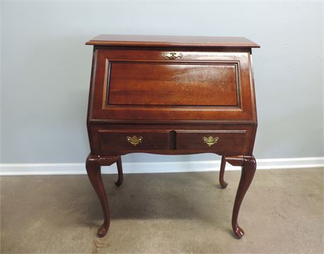 BROYHILL Queen Anne Style Desk